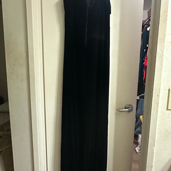 Windsor Black Velvet Gown w/ Deep Plunge, Leg Slit, Off Shoulder. Size X-Large - Picture 5 of 7